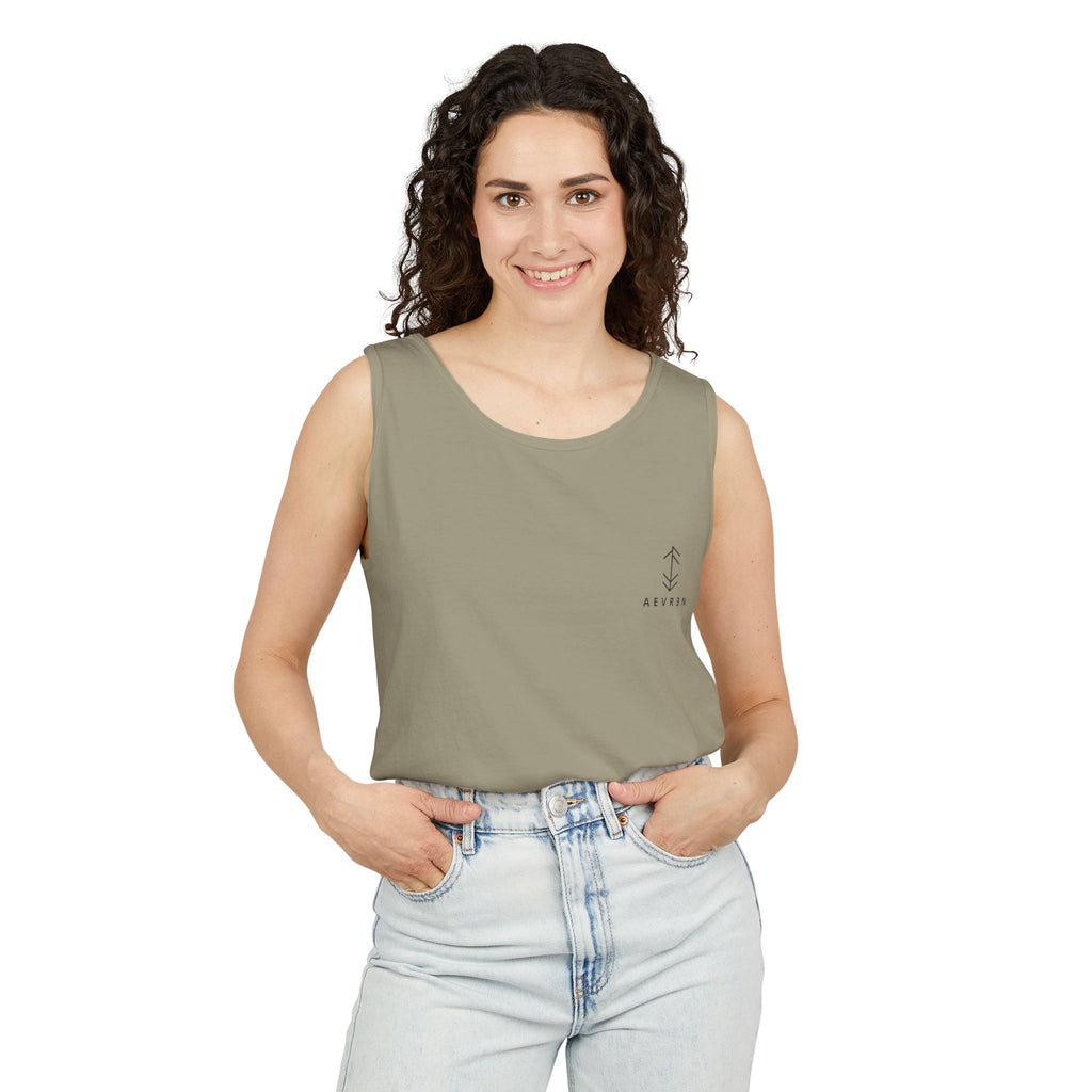 Débardeur minimaliste à logo flèche — Style décontracté aventure côtière